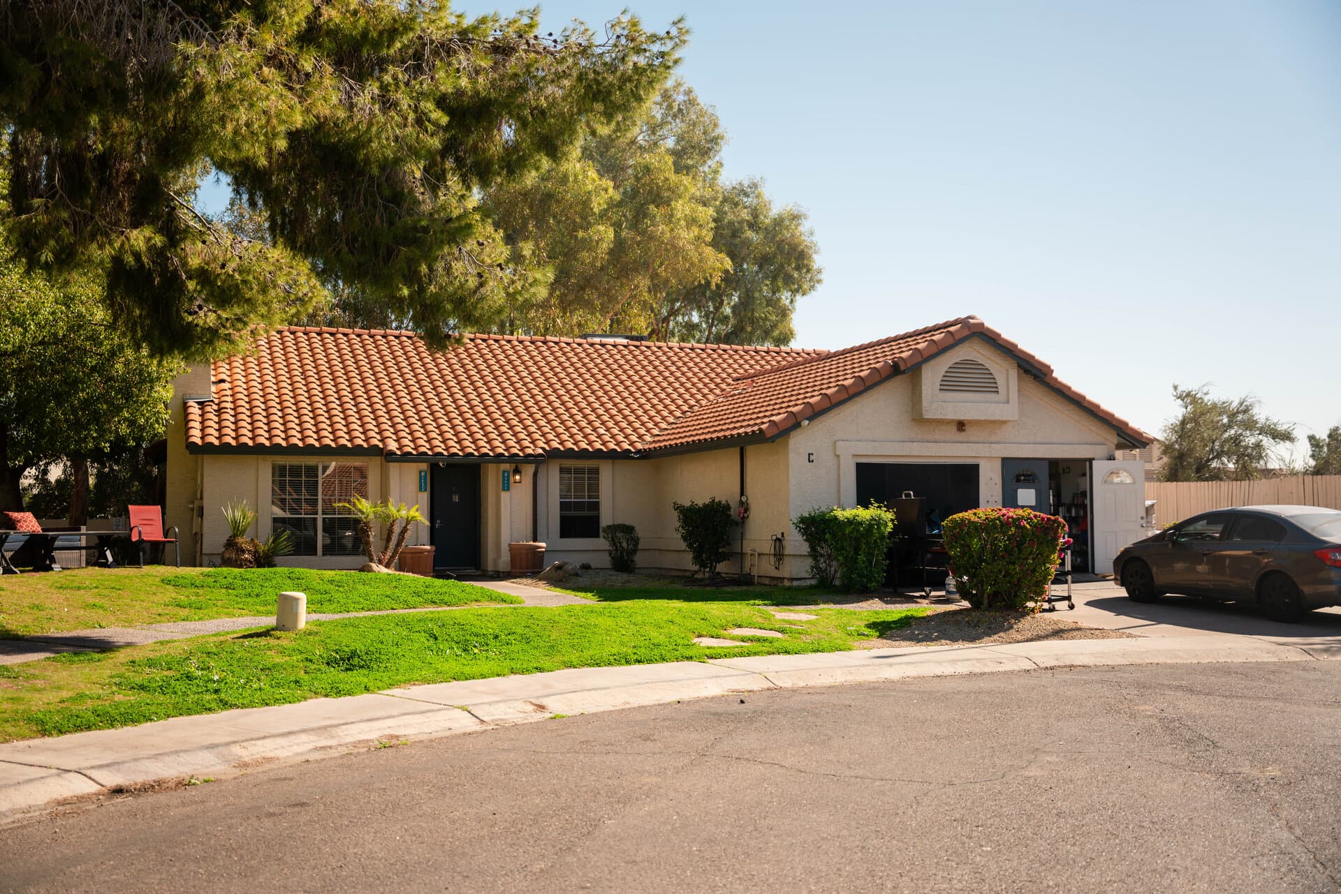 Landscaped walking paths at Virtue Recovery Chandler